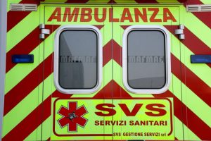 Tragedia ai bagni Tirreno, muore un 75enne per un malore 