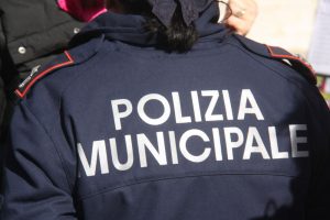 Agenti di polizia locale, concorso per assunzione di 30 unità a tempo indeterminato in provincia di Livorno. Come fare domanda