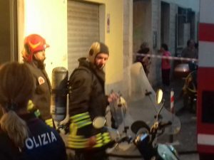 Incendio in via Ernesto Rossi: Ustionata anziana, intossicate altre persone
