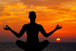 International Yoga Day 2025, alla Terrazza Mascagni il saluto al sole e una meditazione collettiva