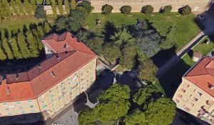 La polizia ferma spacciatore nel parco in via Giordano Bruno La polizia ferma spacciatore nel parco in via Giordano Bruno