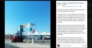 In piedi sul forklift alla festa dell'Unità