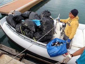 I pescatori ripuliscono le spiagge, rimosse 16,8 tonnellate di rifiuti 