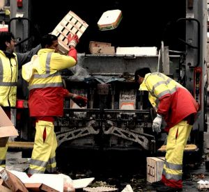 Raccolta rifiuti a rischio, sciopero Aamps: "Carichi di lavoro troppo elevati e alto rischio contagio"