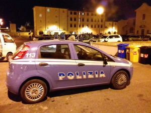 Spruzza spray al peperoncino all’interno di un locale in Venezia, arrestato