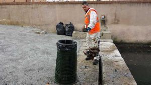 AAMPS a pesca di rifiuti in Venezia. Intensificati i controlli degli Ispettori Ambientali