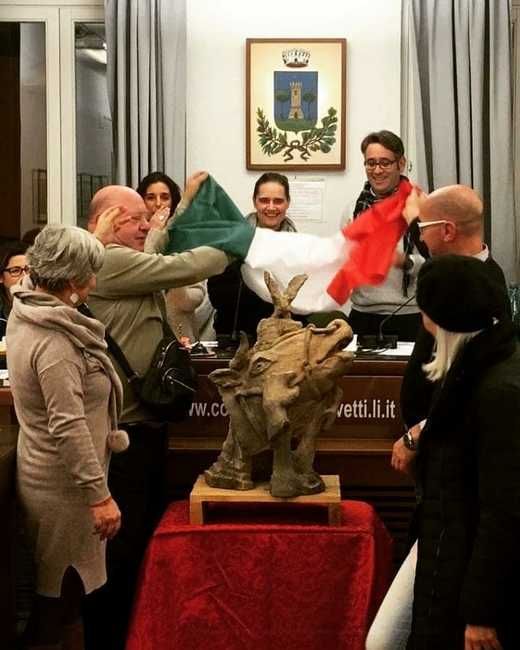 Donata al Comune di Collesalvetti l’opera d’arte di Beatrice De Lauretiis