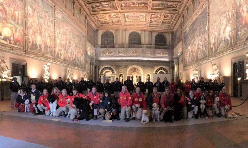 Premiati a Palazzo Vecchio gli studenti del Vespucci Colombo per l’attività inclusiva con i cani da salvataggio