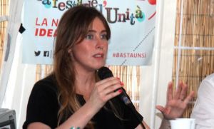 Elena Boschi sul palco della Festa dell'Unità
