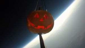 Halloween, lanciata la zucca spaziale che misura i raggi cosmici