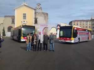 LivornoPress autobus con pubblicità della mostra di Modigliani