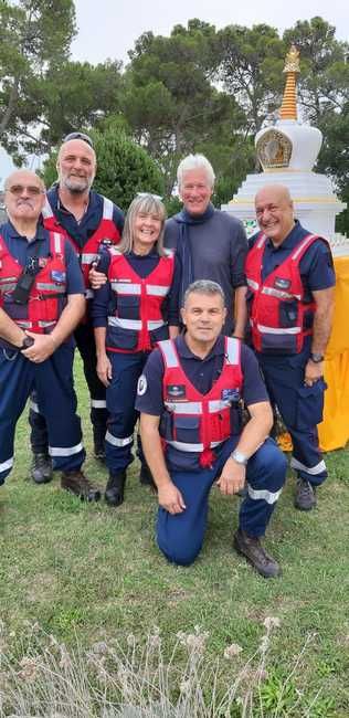 Richard Gere iassieme ai volontari dell'associazione dei carabinieri sezione di Livorno