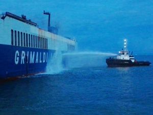 incendio su nave Trieste