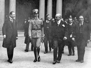 Ettore Modigliani accoglie il principe Umberto di Savoia a Brera nel 1925