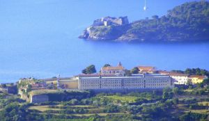 Scoperta cannabis in carcere, agente ferito durante l'operazione