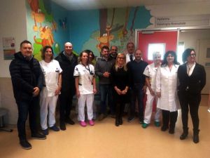 Pediatria, sindaco di Livorno e dipendenti Aamps a portare sorrisi e doni ai piccoli ricoverati