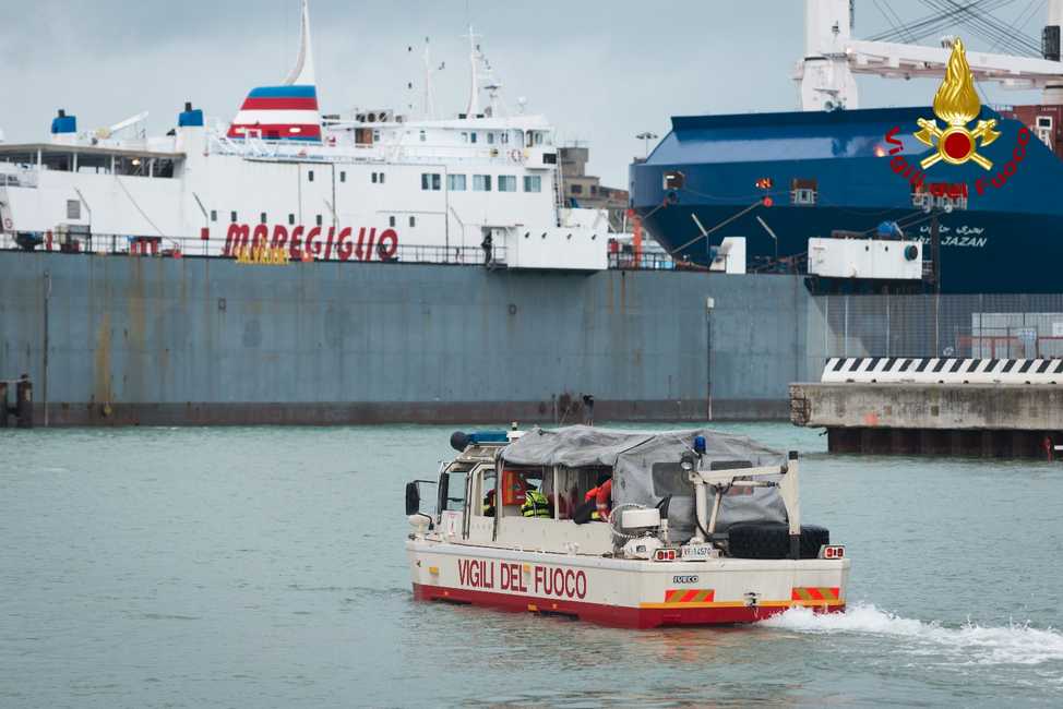 mezzi anfibi vigili del fuoco (3)