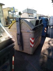 nuovi cassonetti a Stagno