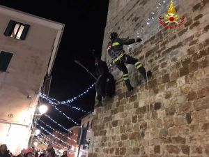 La Befana dei vigili del fuoco scorazza per la Provincia di Livorno