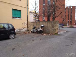 pulizia rifiuti via Giolitti