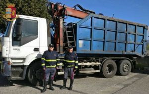 Polizia e mezzi pesanti, ritirate 6 patenti e ritrovati 230 quintali di rame