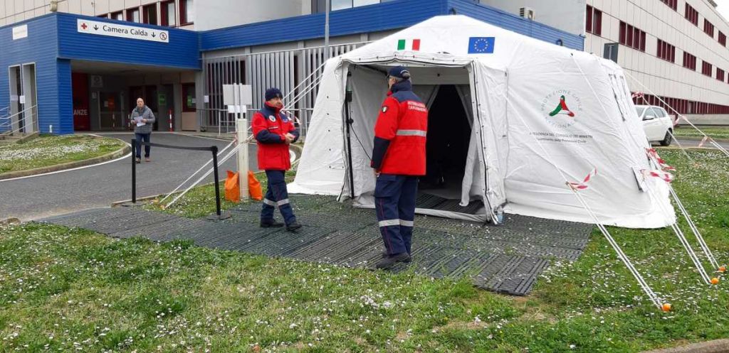 i volontari dell'Ass Naz Carabinieri Livorno Sez. F. Gentile presso l'ospedale di Cwcina