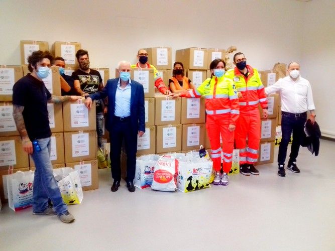 CPL e CILP donano 270 pacchi alimentari