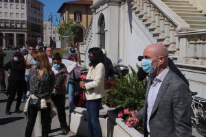 Il sindaco Luca Salvetti incontra le partite iva che gli consegnano le chiavi delle attività