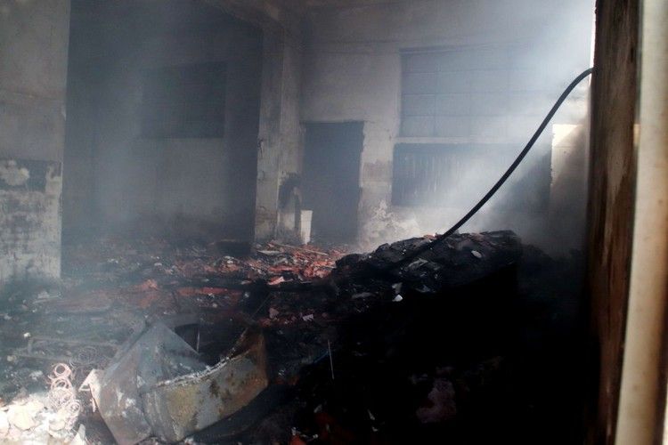 incendio nell'ex deposito ferroviario (1)