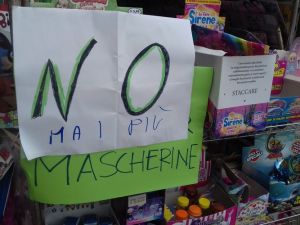 No Mai più mascherine, la distribuzione nelle edicole non funziona