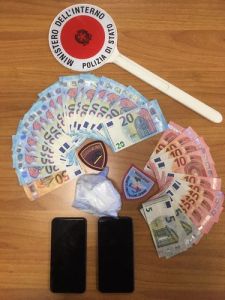 polizia materiale sequestrato