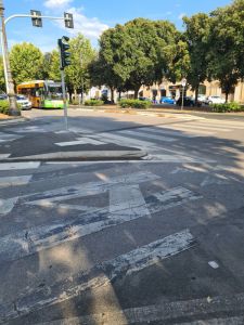 La fotodenuncia Incrocio altamente pericoloso sul viale Carducci