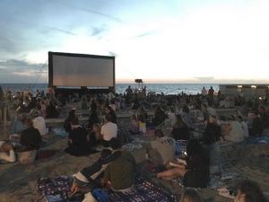 Tirrenia, al via il cinema sulla spiaggia bagno degli americani