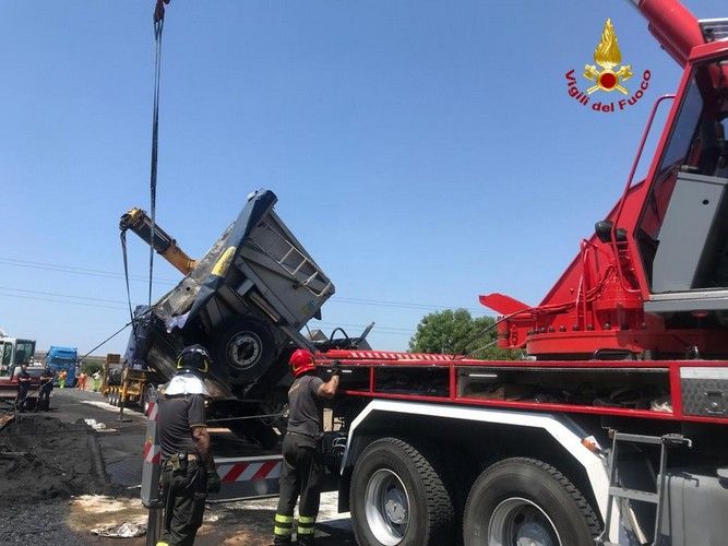 riotorto camion ribaltato