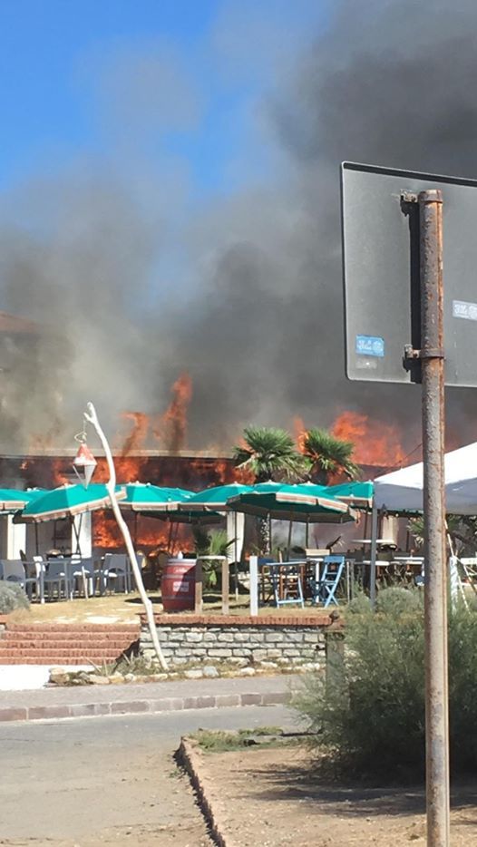 Rosignano, in fiamme ristorante sul lungomare