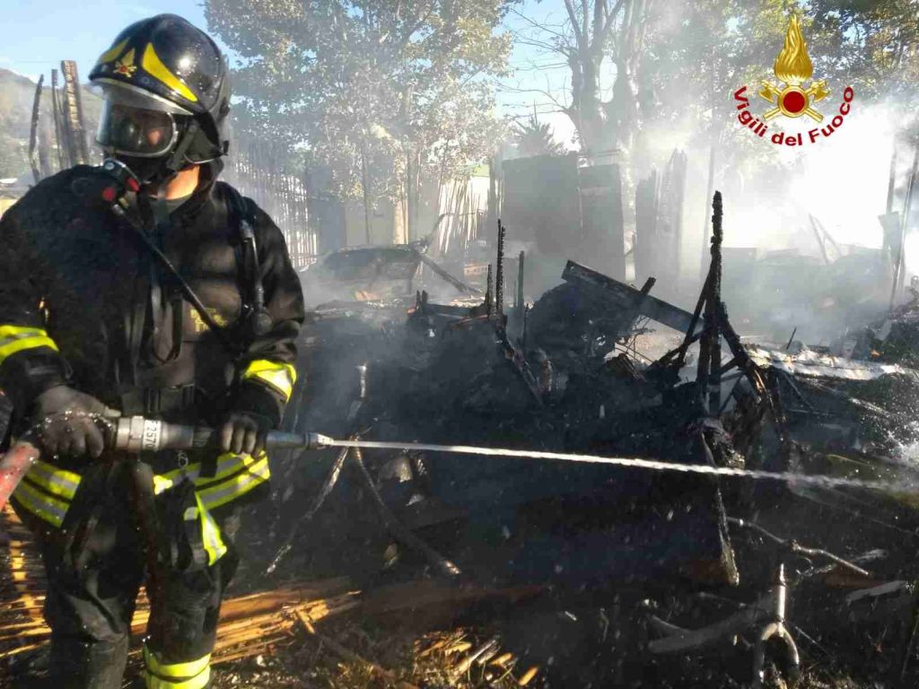 incendio roulotte a Portoferraio