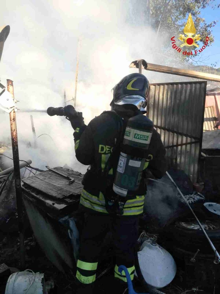 incendio roulotte a Portoferraio (2)