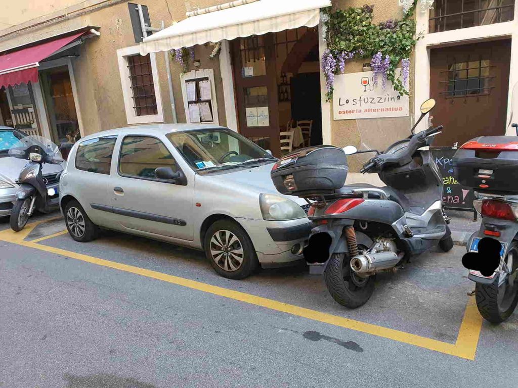 Posto disabili, "Un sacco di posto libero per parcheggiare sprecato"