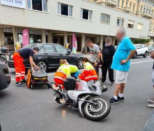Scontro Auto scooter sul viale Italia, ferita una donna