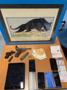 Estrae la pistola per sfuggire a un controllo, arrestato 23enne georgiano