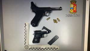 Estrae la pistola per sfuggire a un controllo, arrestato 23enne georgiano