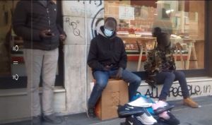 Piazza Cavallotti: 30 boutique con prodotti Fendi, LV, YSL a pochi euro gestite da nordafricani, ma va tutto bene così