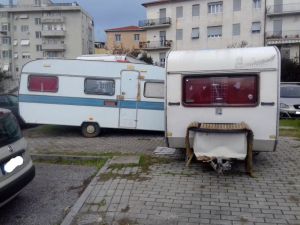 Libertà parcheggio selvaggio roulotte, anche sul posto del disabile