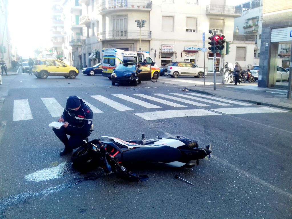 Scontro auto moto in via Marradi