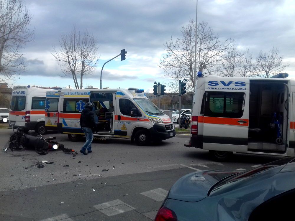 Scontro auto-scooter sul viale Boccaccio