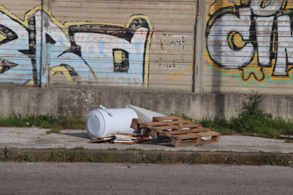 altri rifiuti abbandonati