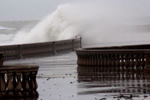 Maltempo Livorno, codice arancione per vento e mareggiate e giallo per rischio idrogeologico