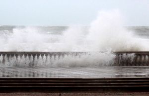 Maltempo: Allerta gialla per mareggiate in corso fino alle 20.00 di oggi domenica 26 ottobre