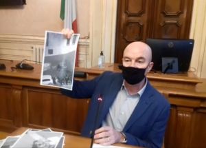 salvetti, movida foto geni che fanno la pipì