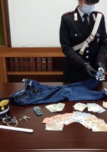 Carabinieri arrestano spacciatore a domicilio